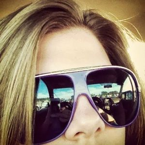 Meet your Posher, Laura